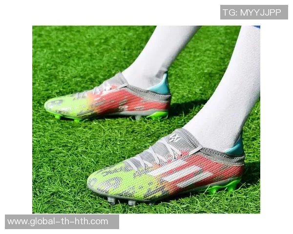 探索tf足球鞋鬼2的独特设计与卓越性能助你在球场上尽显风采 探索tf足球鞋鬼2的独特设计与卓越性能助你在球场上尽显风采